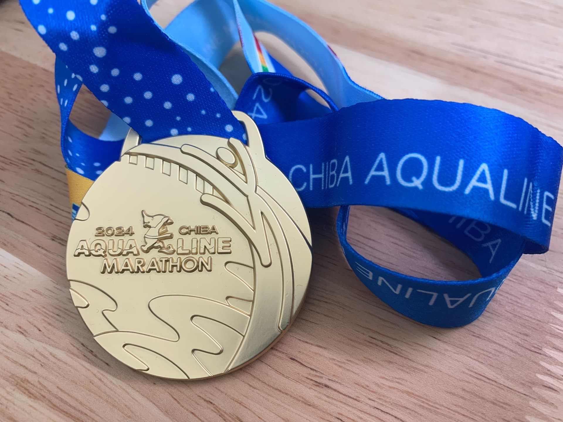 完走特典でもらえるメダルの画像